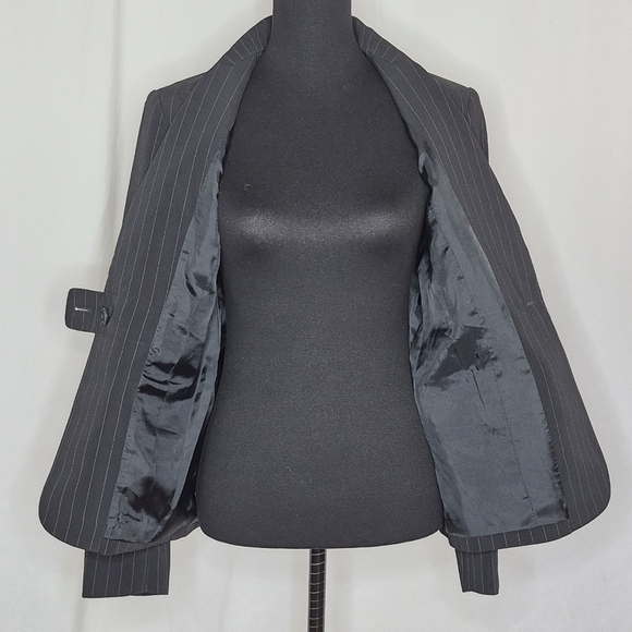 Moda International Women's Black Pinstripe Fitted Button-Waist Blazer - Size 10 - Picture 12 of 13
